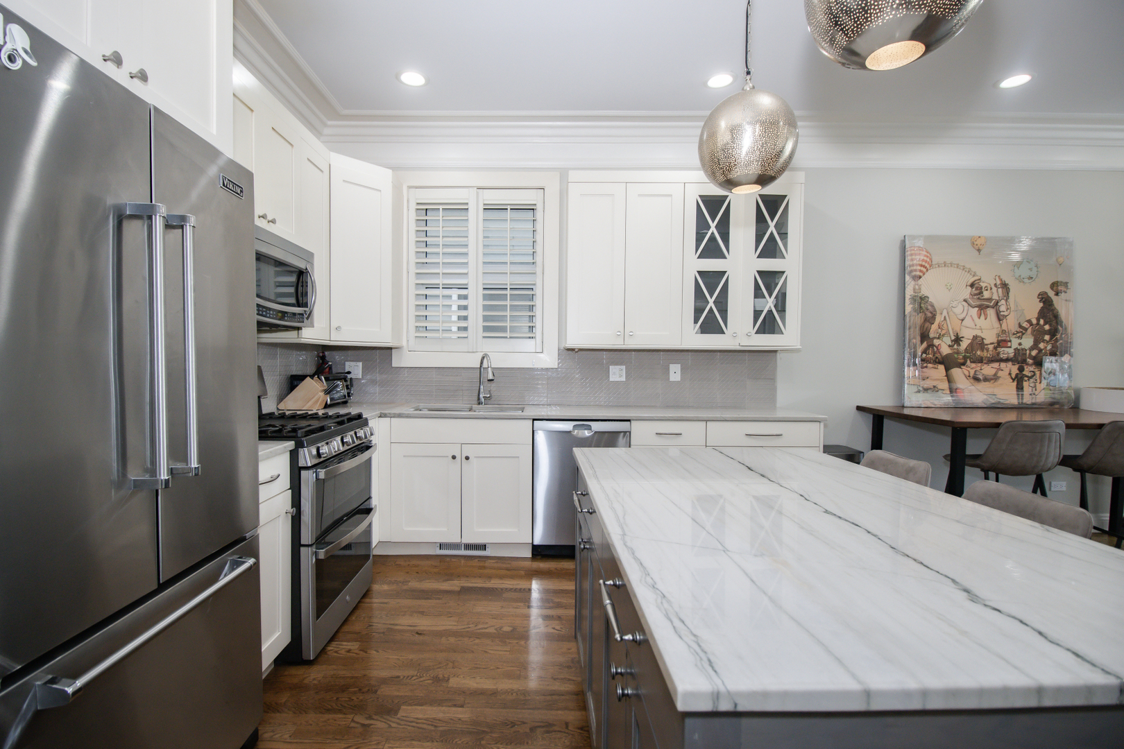 323 W Schiller Street Unit: 1W