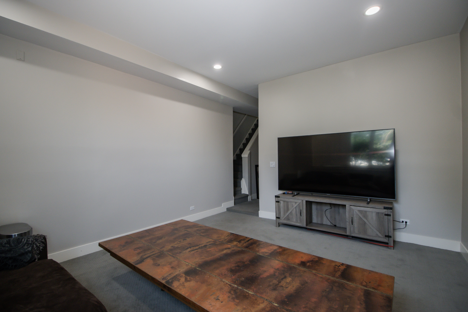 323 W Schiller Street Unit: 1W