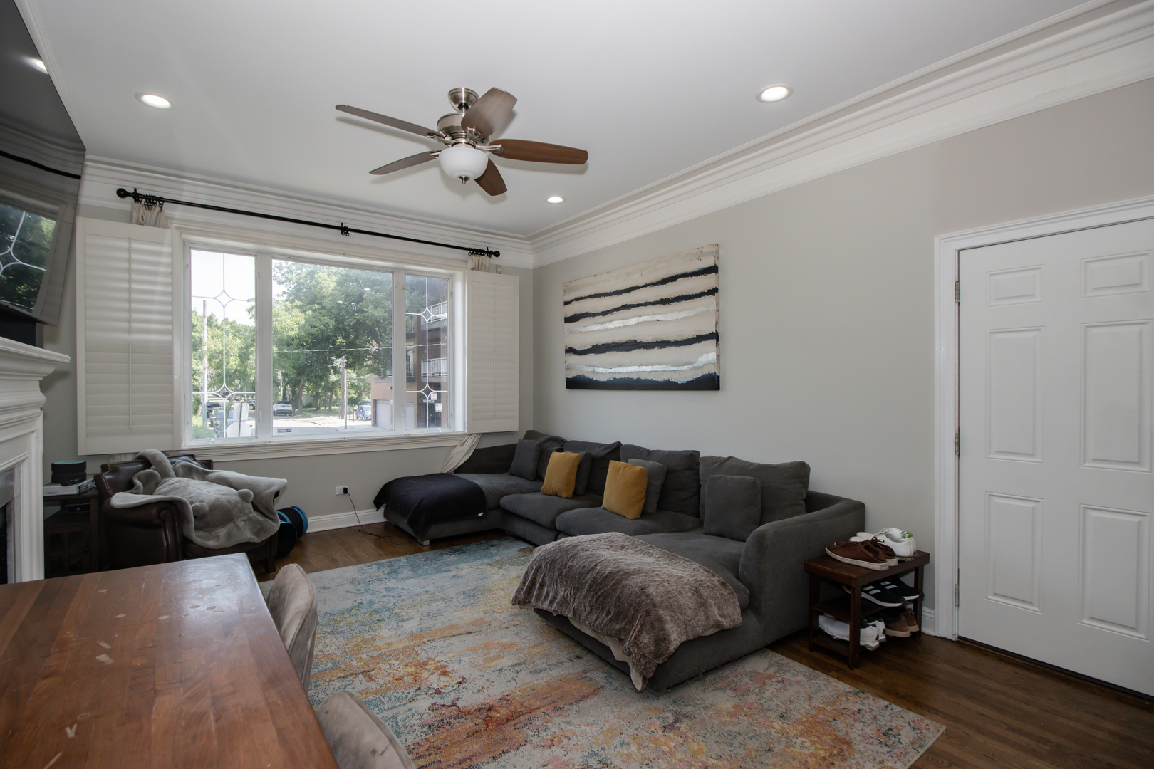 323 W Schiller Street Unit: 1W