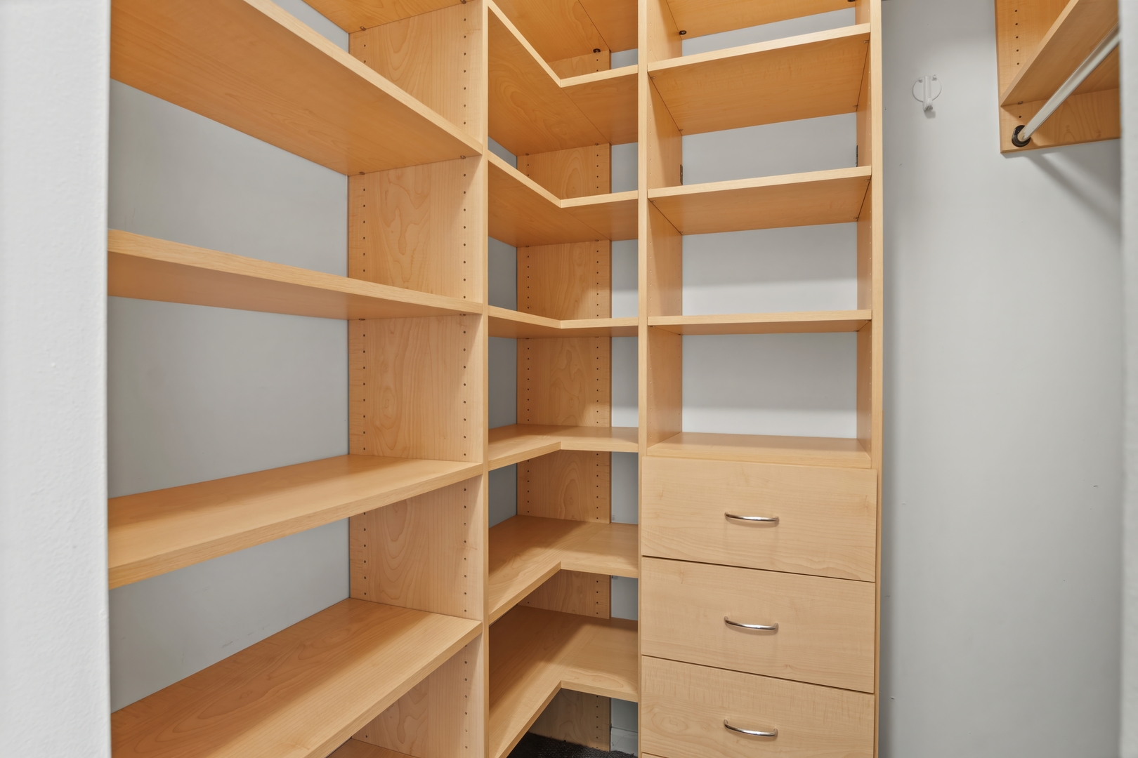 6102 N Sheridan Road Unit: 507