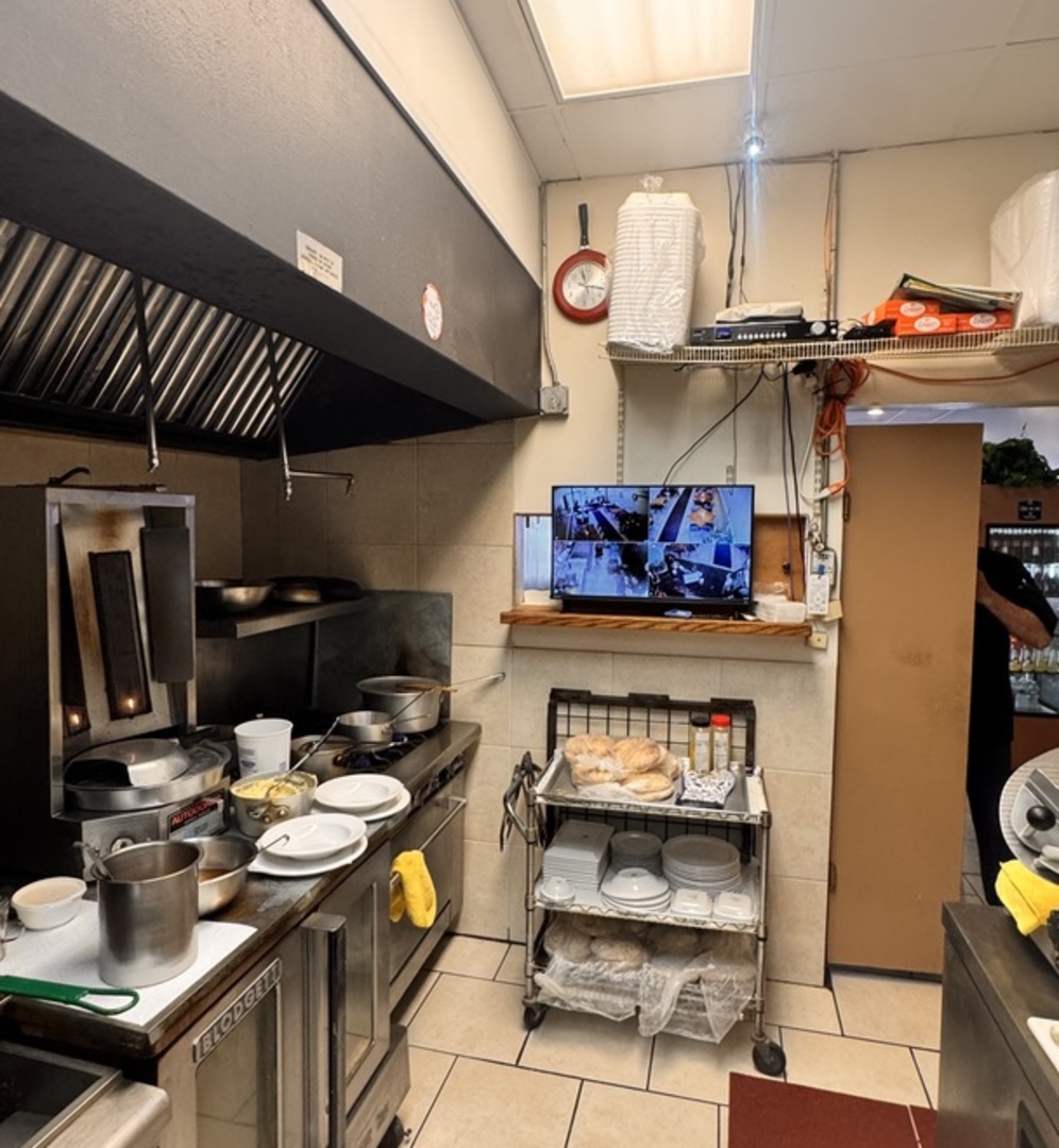 5357 N LINCOLN Avenue