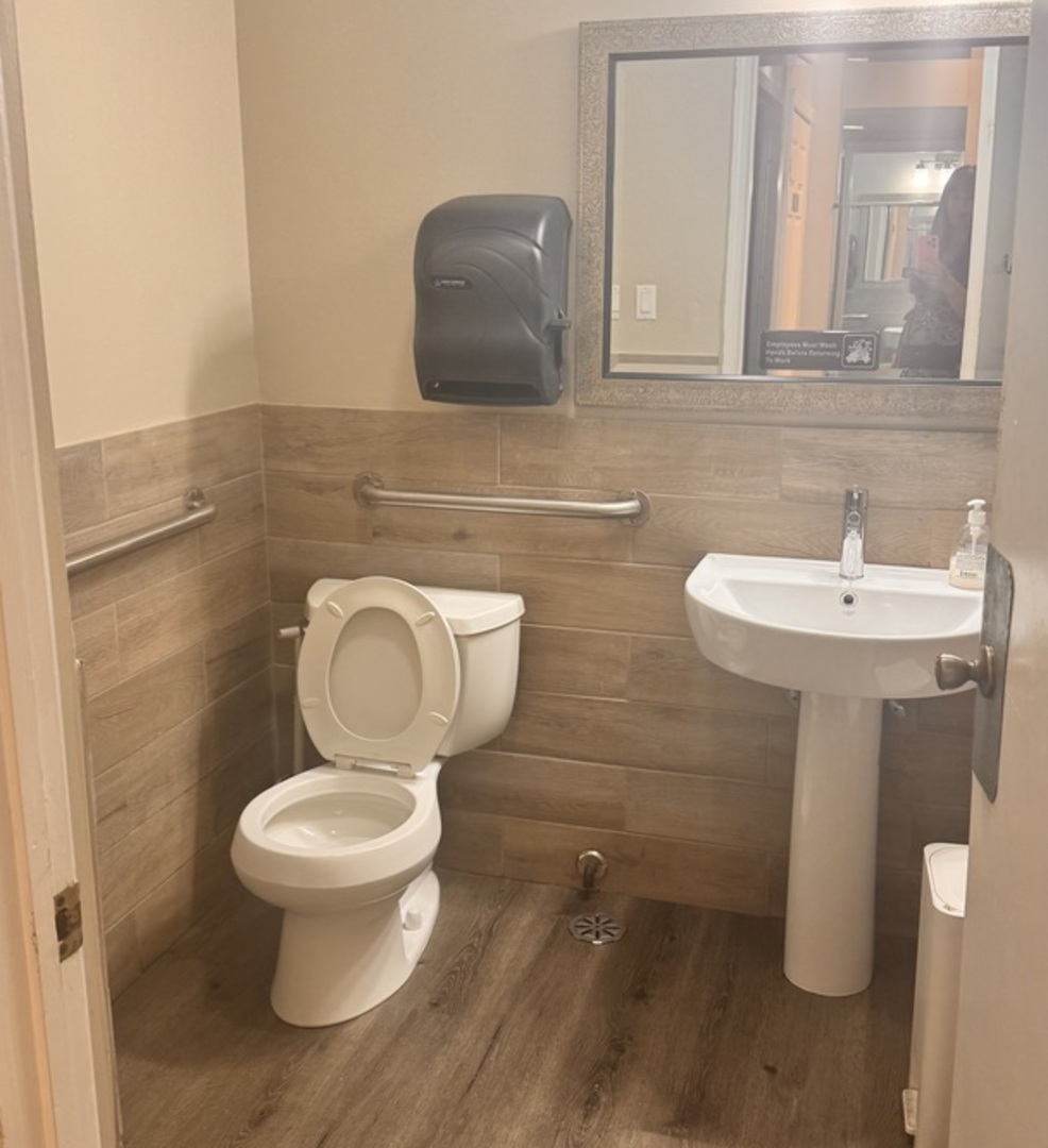 5357 N LINCOLN Avenue