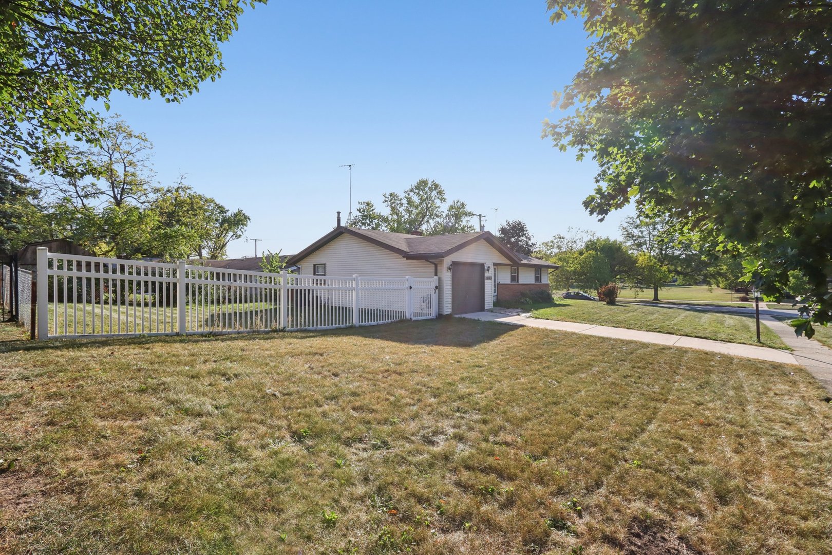 1933 Whittier Lane