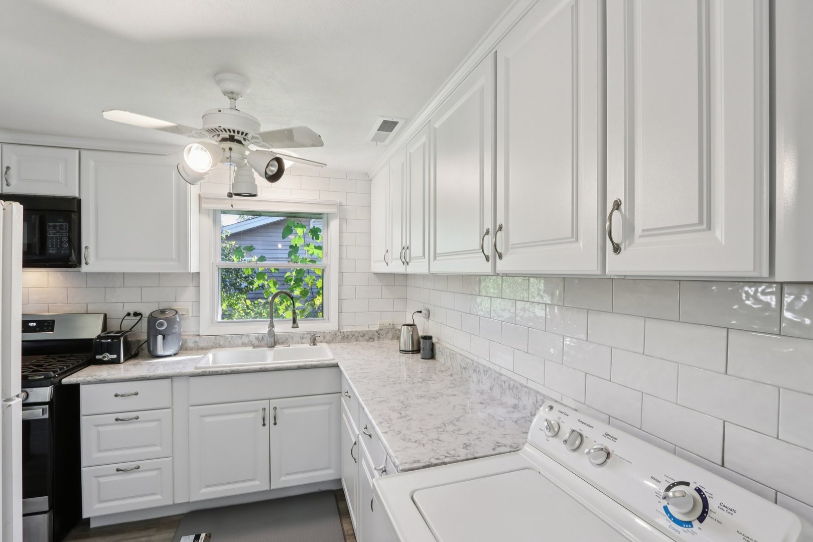 1933 Whittier Lane