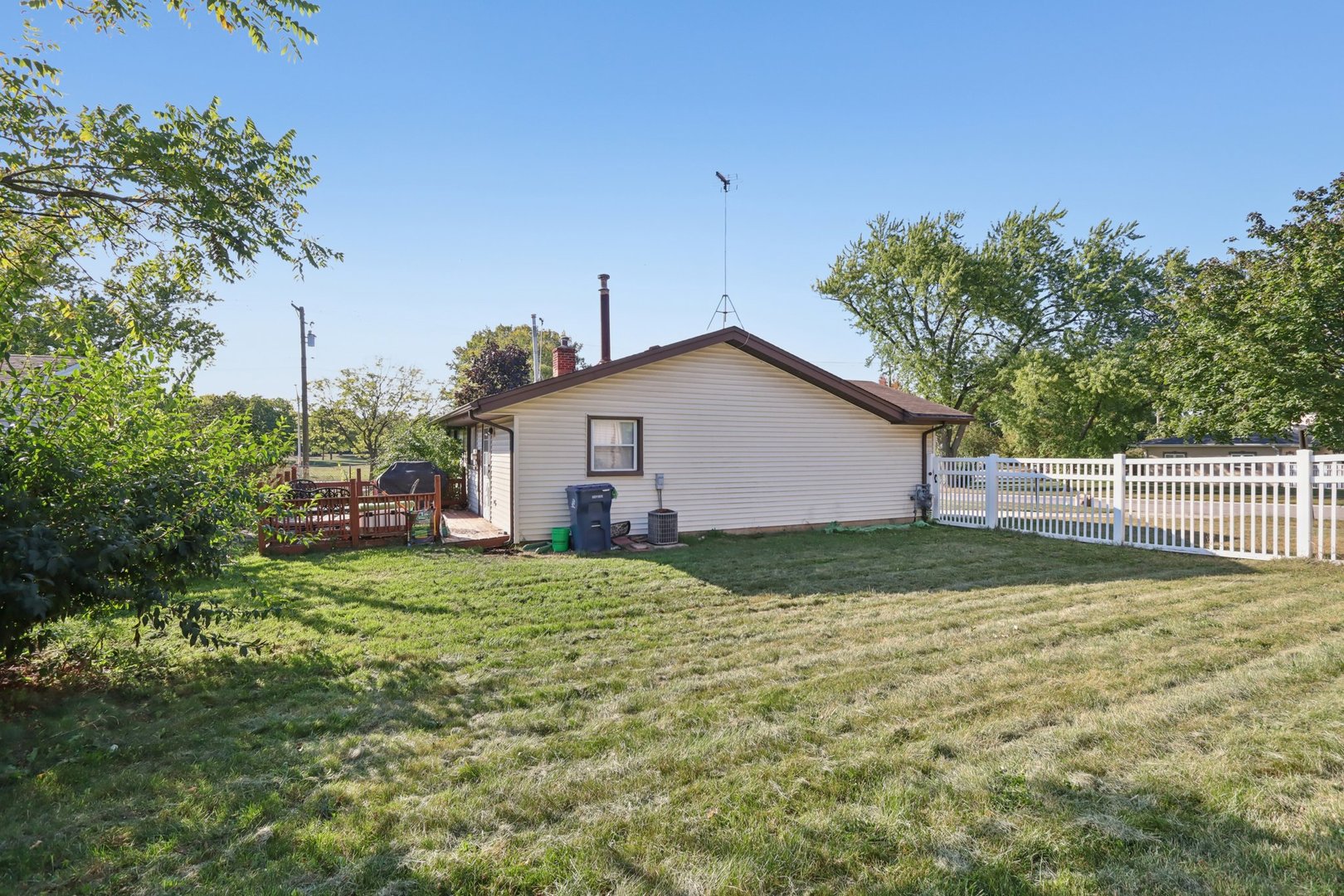 1933 Whittier Lane