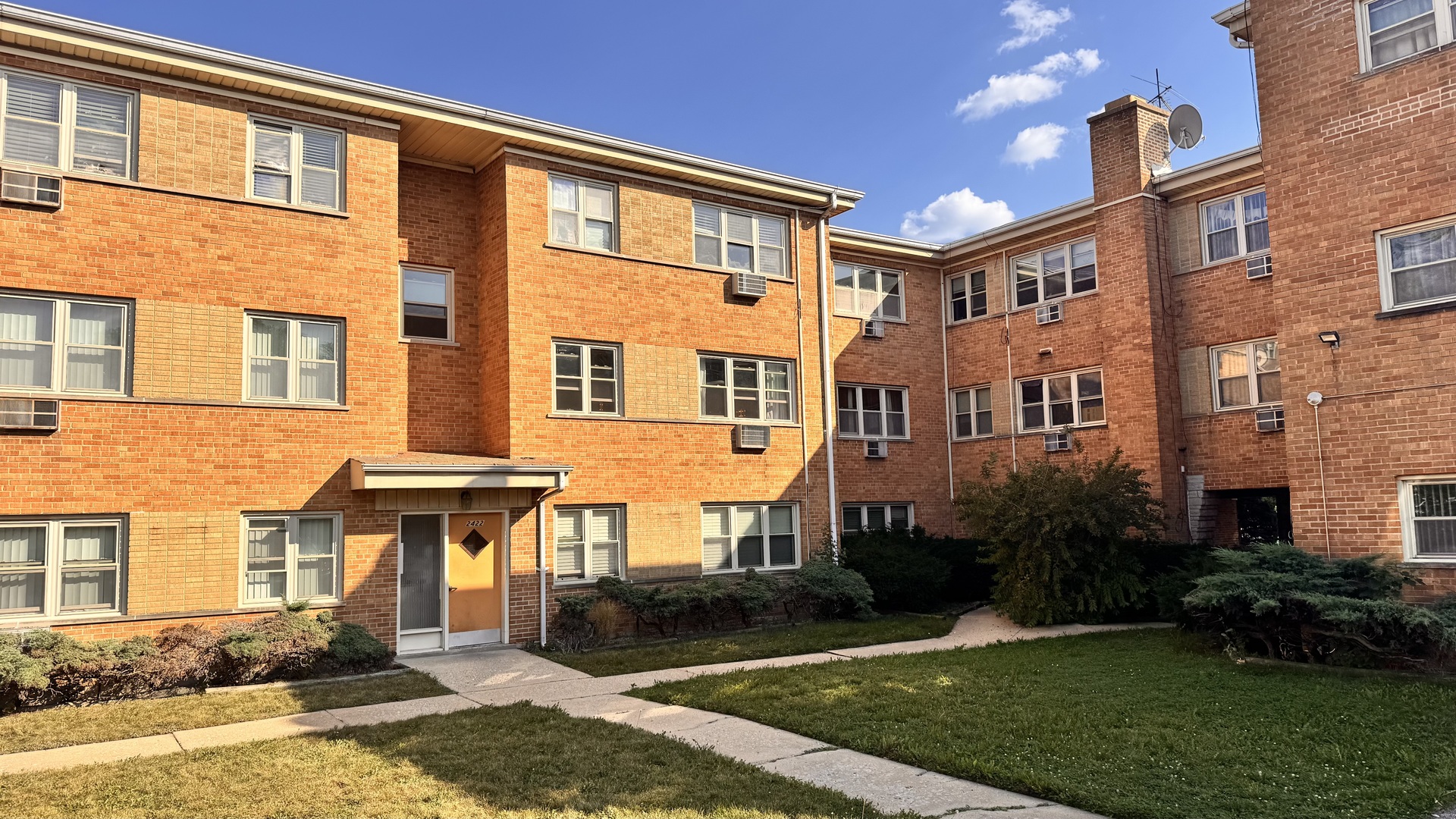 2422 W Berwyn Avenue Unit: 309