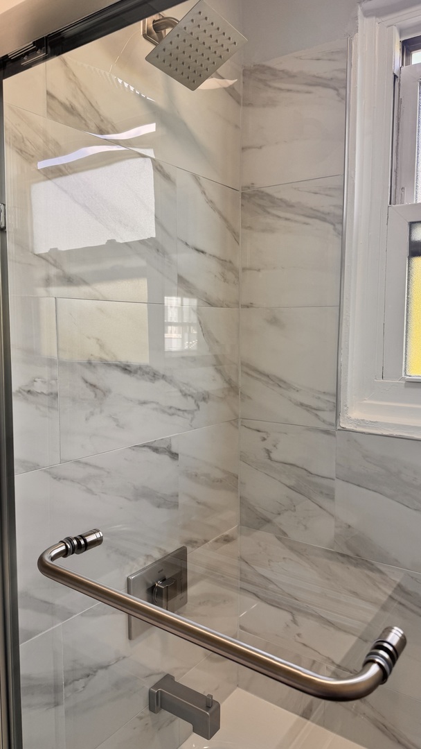 2422 W Berwyn Avenue Unit: 309