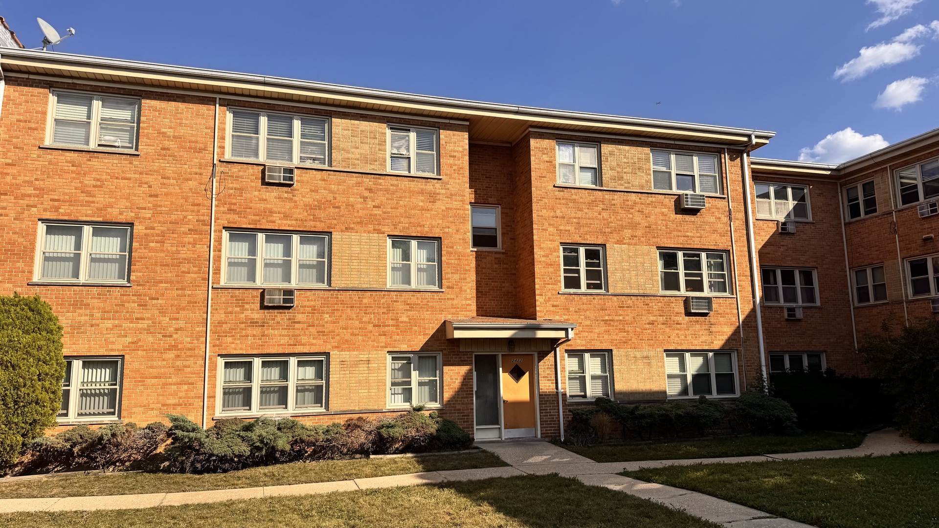 2422 W Berwyn Avenue Unit: 309