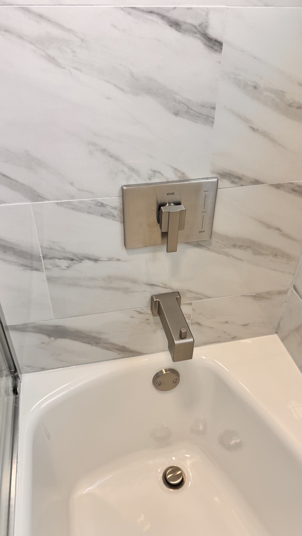 2422 W Berwyn Avenue Unit: 309