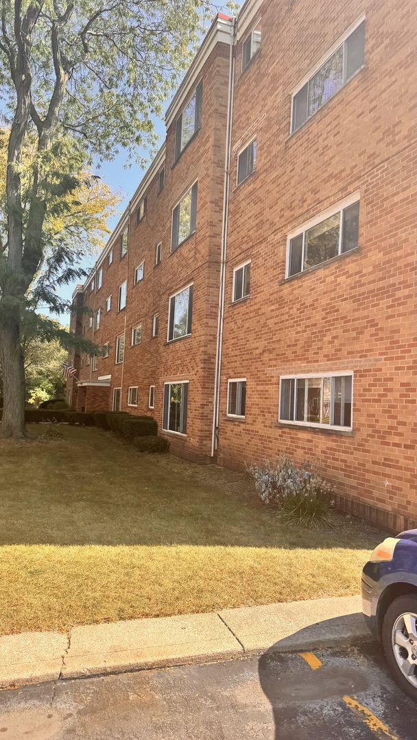 6220 N Ridge Avenue Unit: S203
