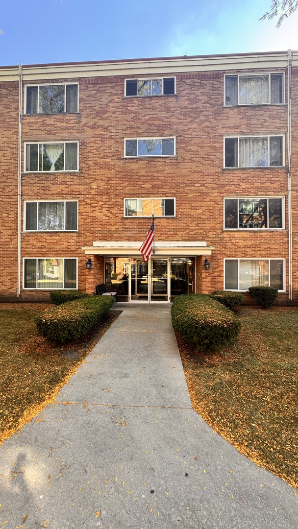 6220 N Ridge Avenue Unit: S203