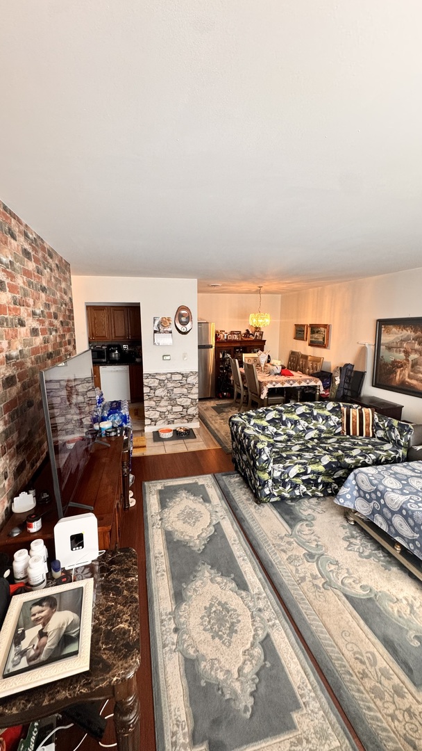 6220 N Ridge Avenue Unit: S203