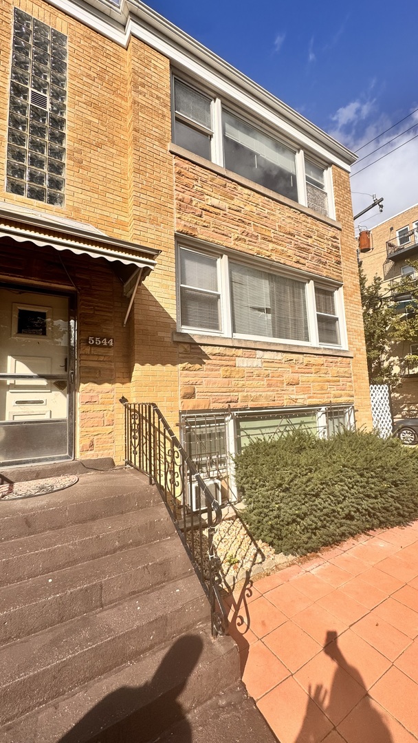 5544 N Campbell Avenue Unit: 2
