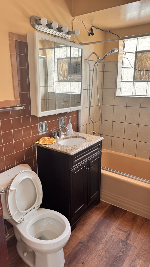 5544 N Campbell Avenue Unit: 2