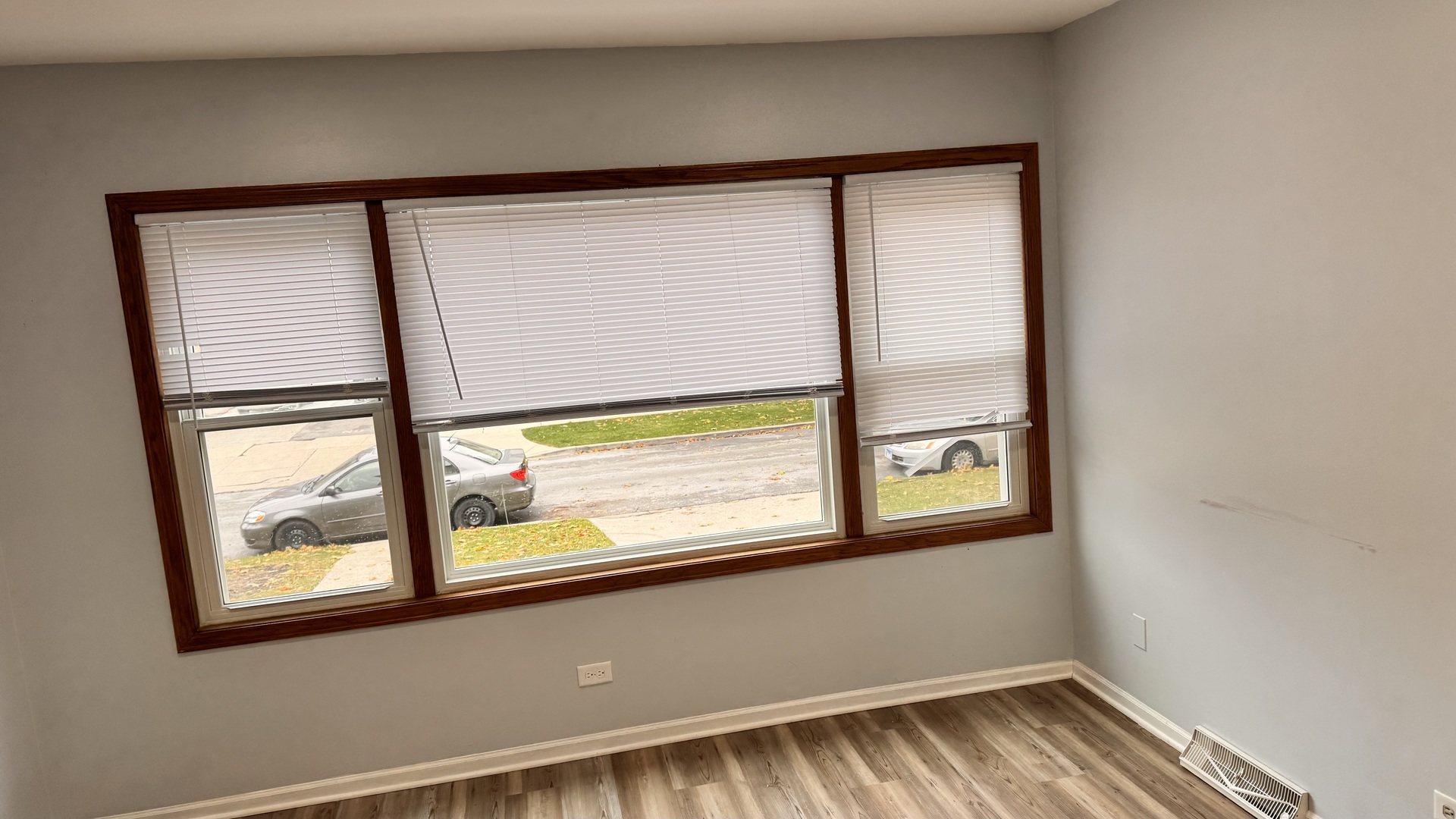 5517 W Windsor Avenue Unit: 1