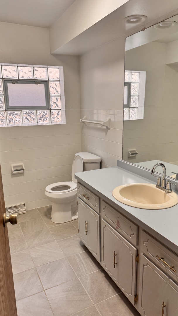 5517 W Windsor Avenue Unit: 1