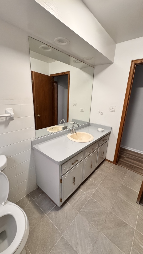 5517 W Windsor Avenue Unit: 1