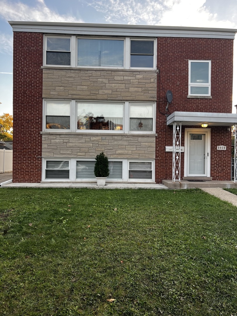 8939 N Wisner Street Unit: 2