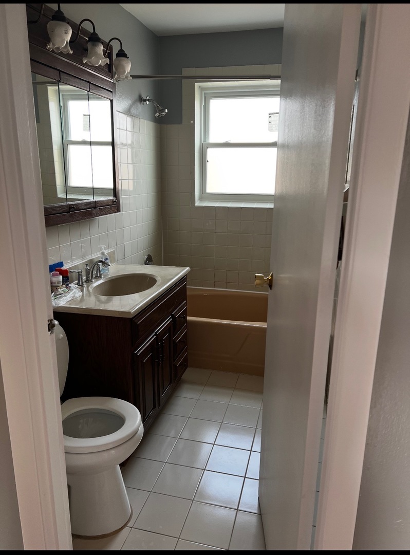 8939 N Wisner Street Unit: 2