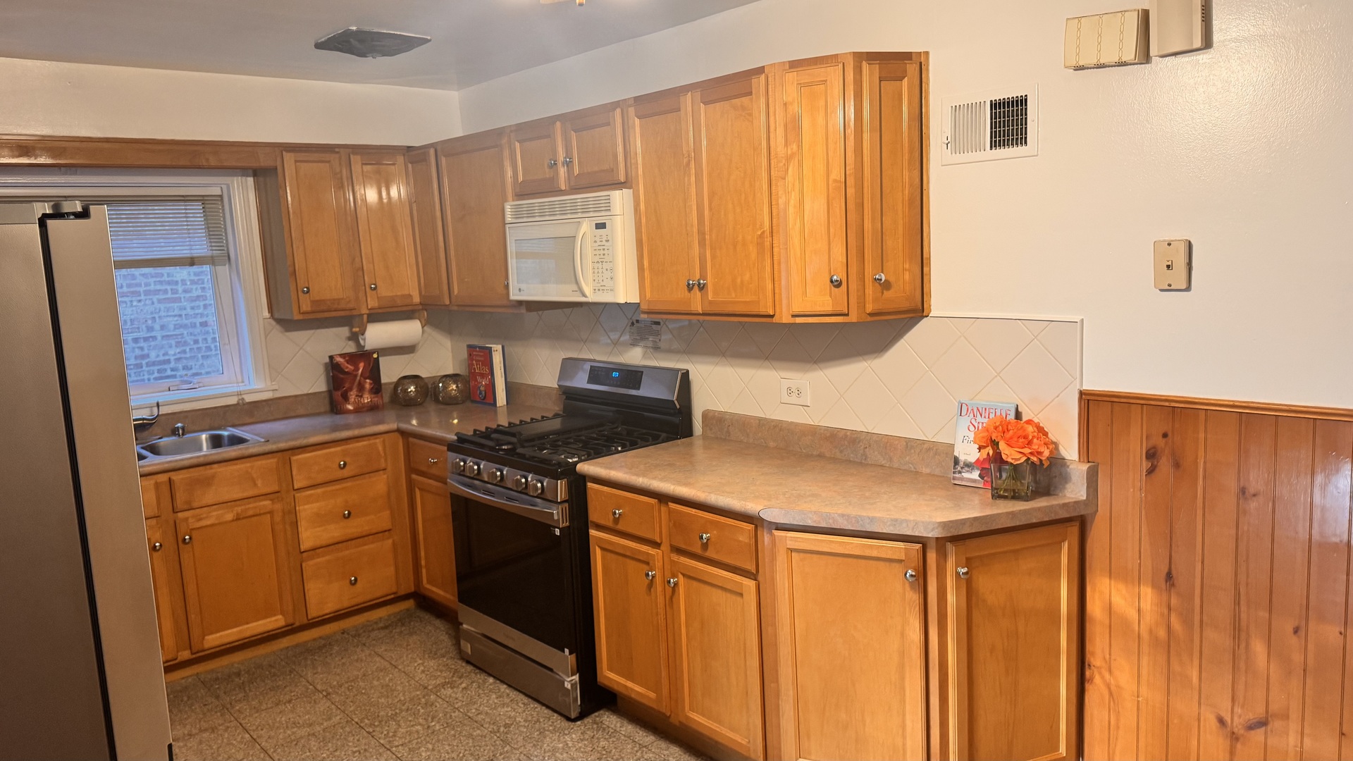 5501 N California Avenue Unit: 1N