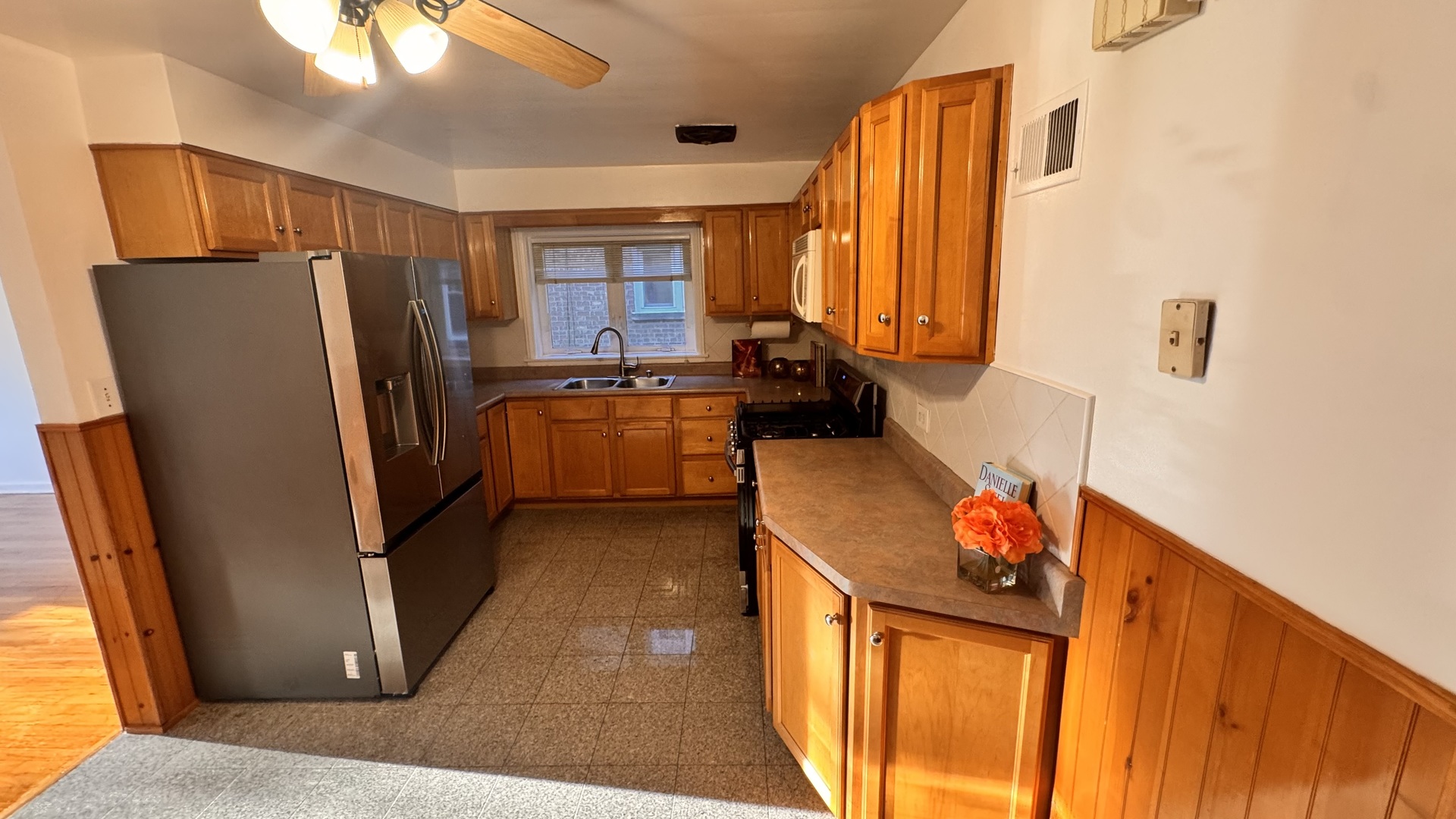 5501 N California Avenue Unit: 1N