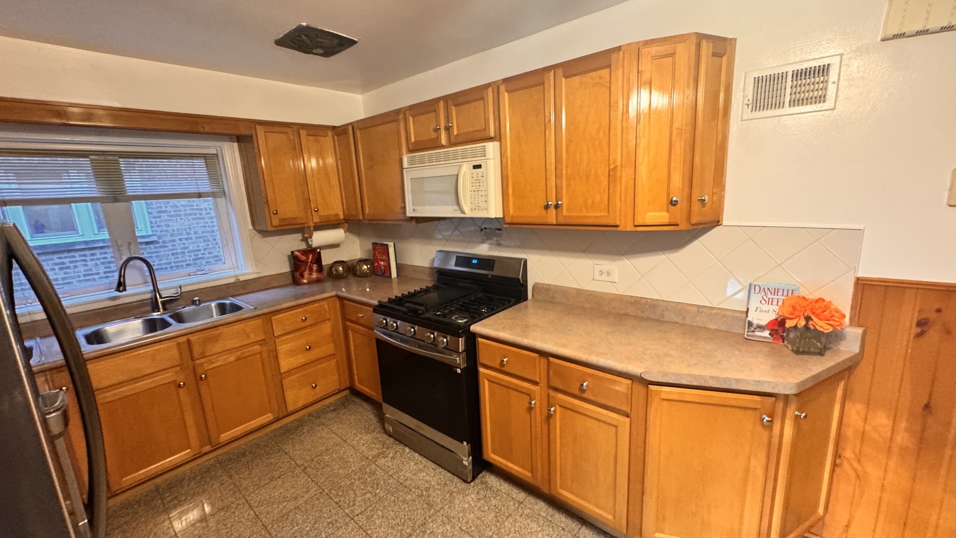 5501 N California Avenue Unit: 1N