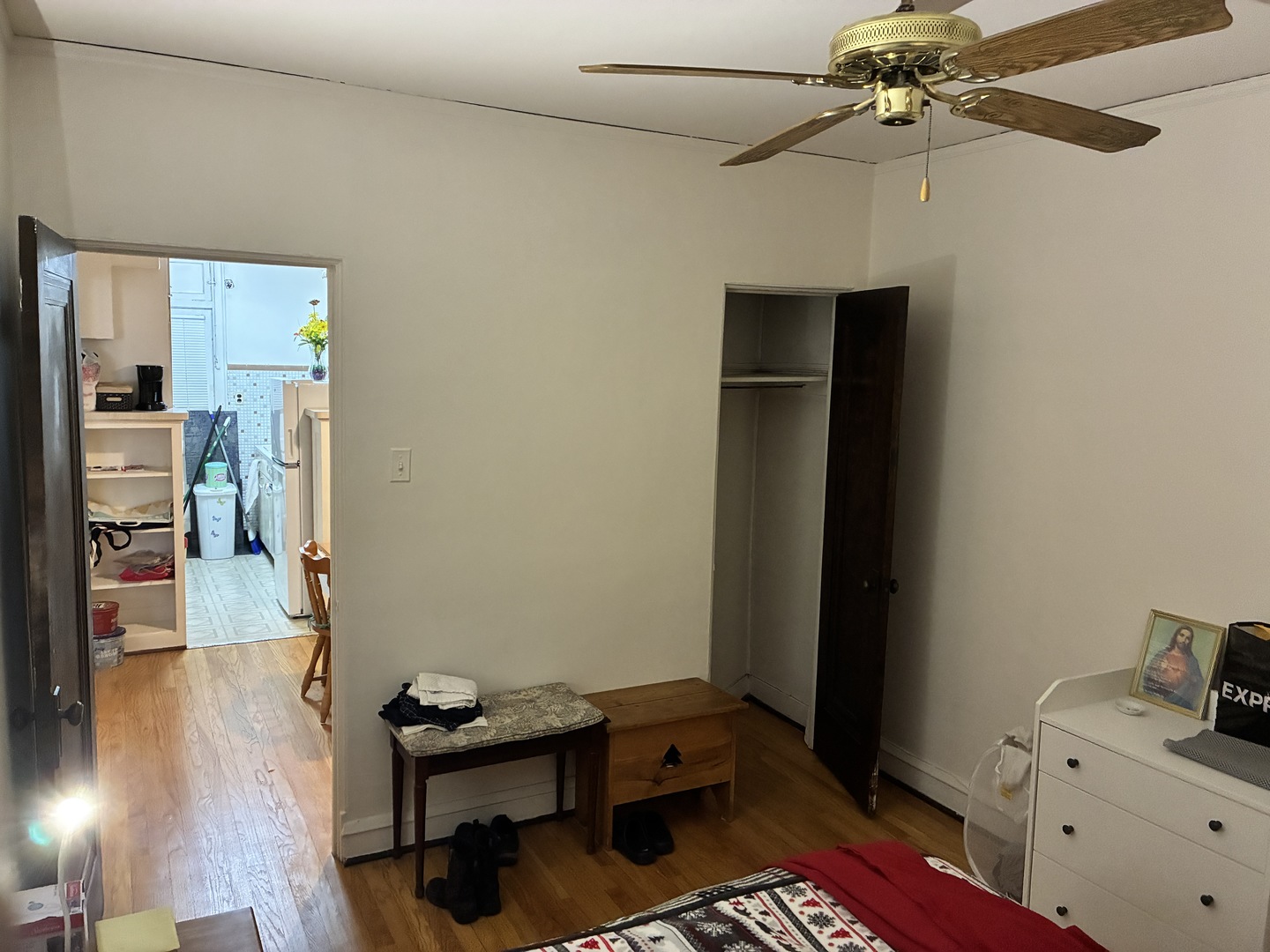 5443 N Campbell Avenue Unit: 1F