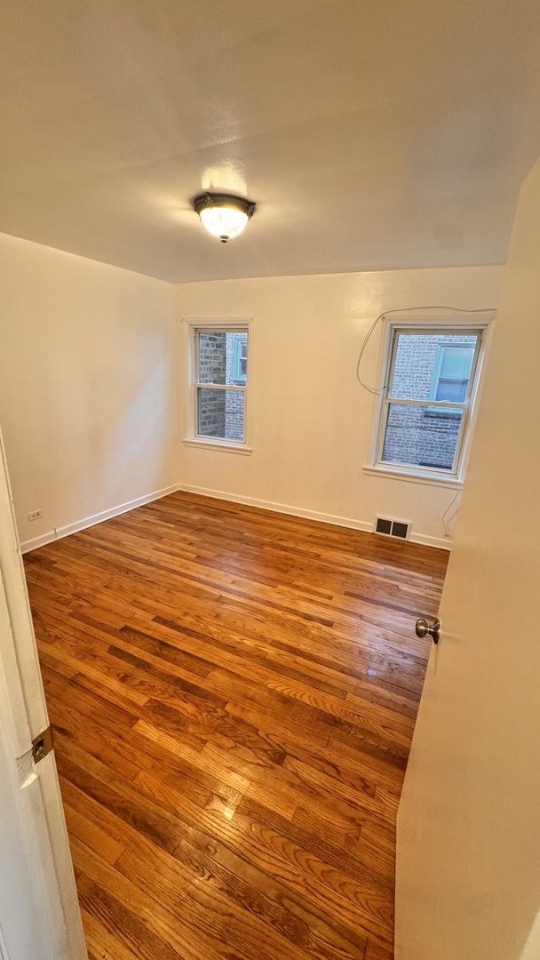 5501 N California Avenue Unit: 1N