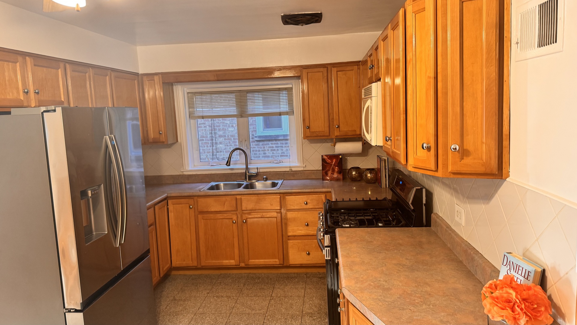 5501 N California Avenue Unit: 1N