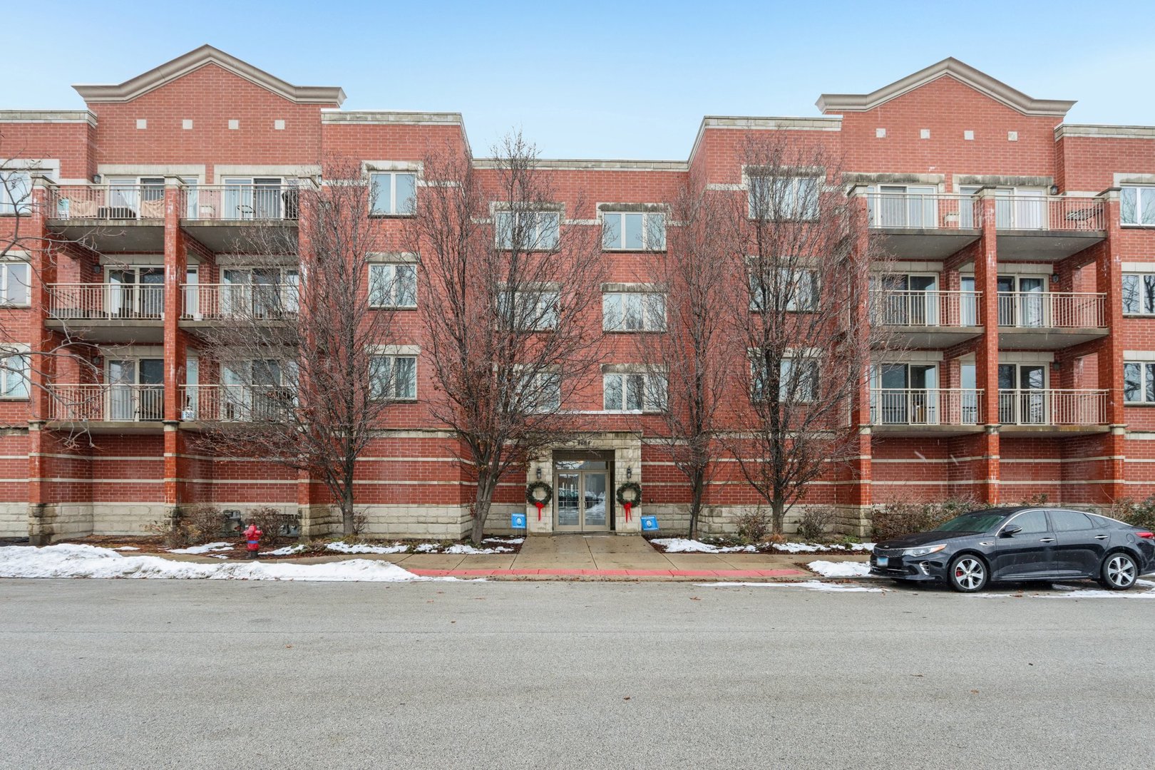 9864 LELAND Avenue Unit: 309