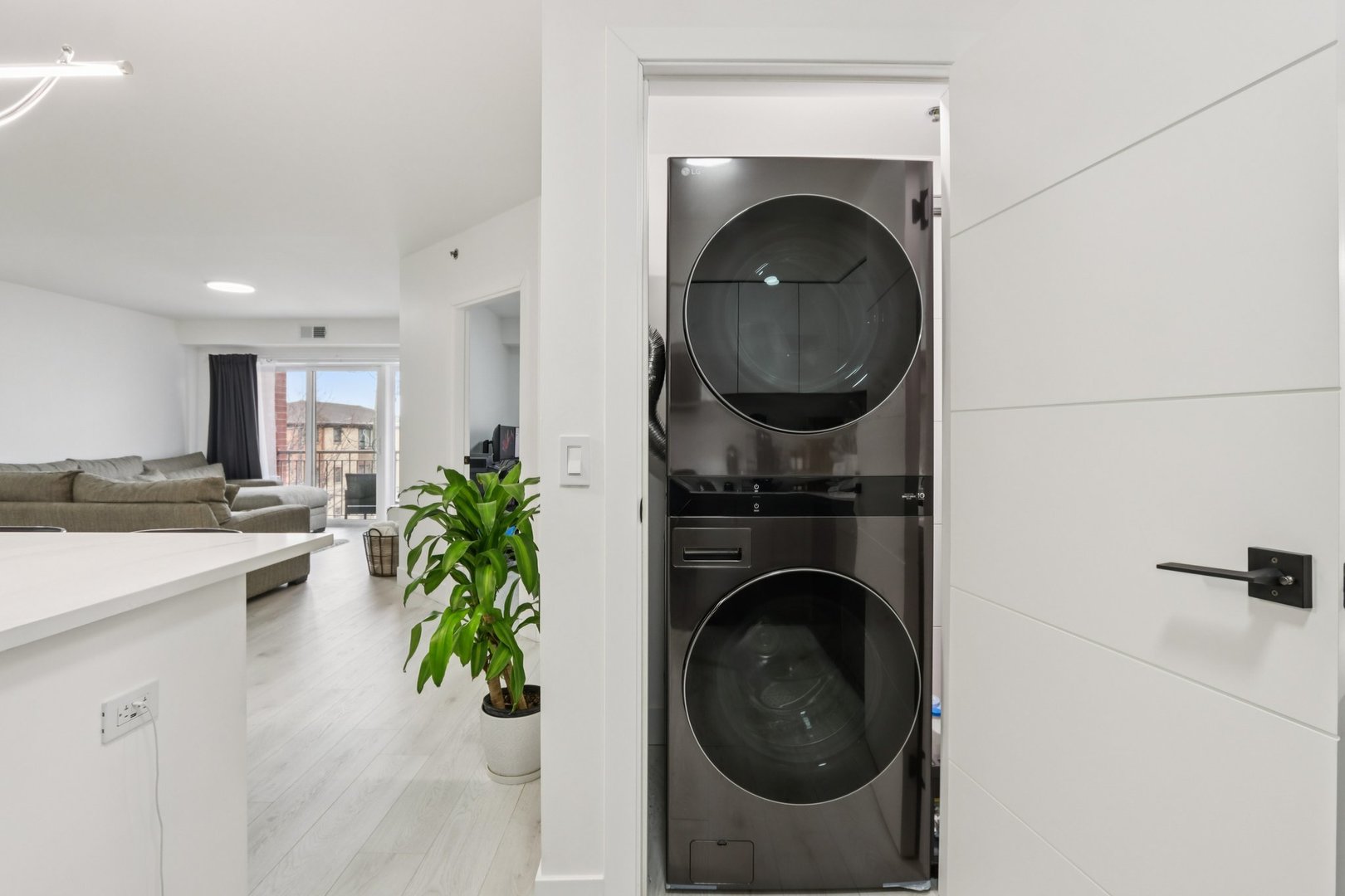 9864 LELAND Avenue Unit: 309