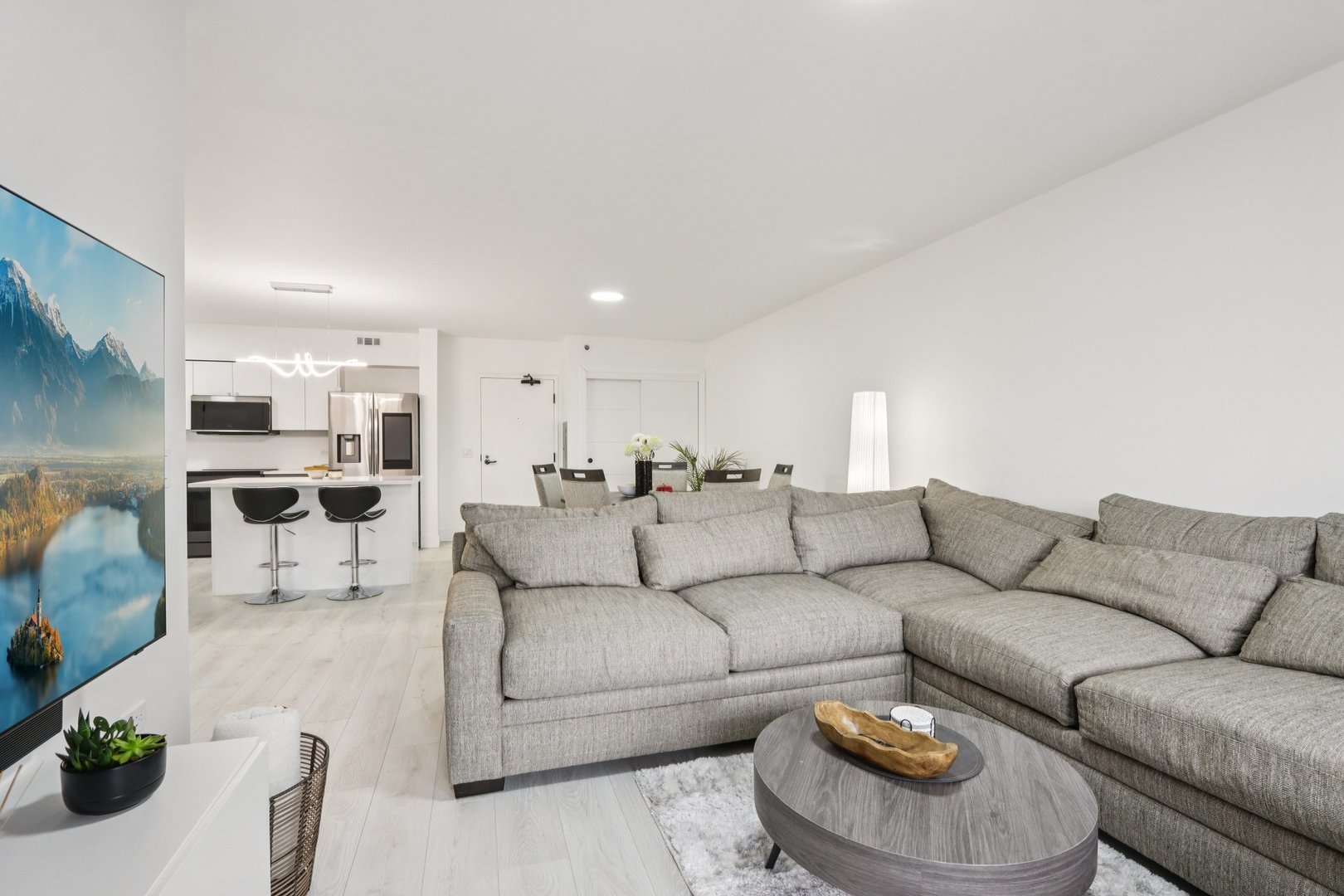 9864 LELAND Avenue Unit: 309