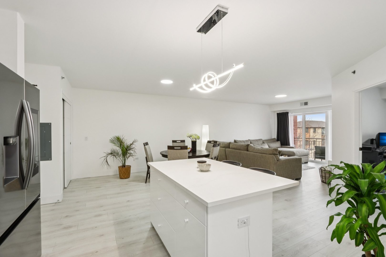 9864 LELAND Avenue Unit: 309