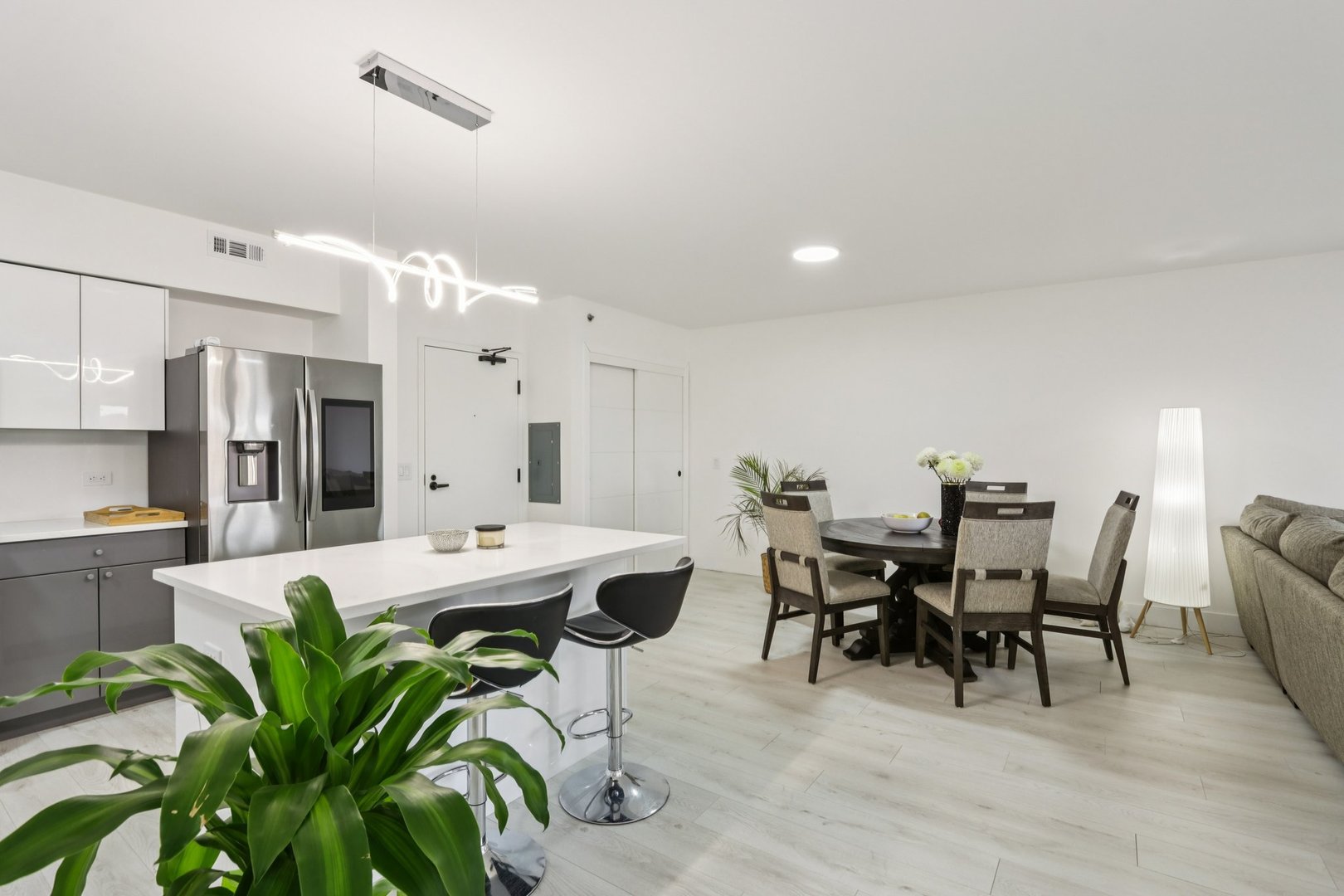 9864 LELAND Avenue Unit: 309