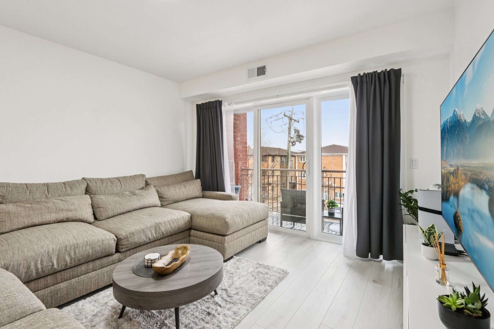 9864 LELAND Avenue Unit: 309