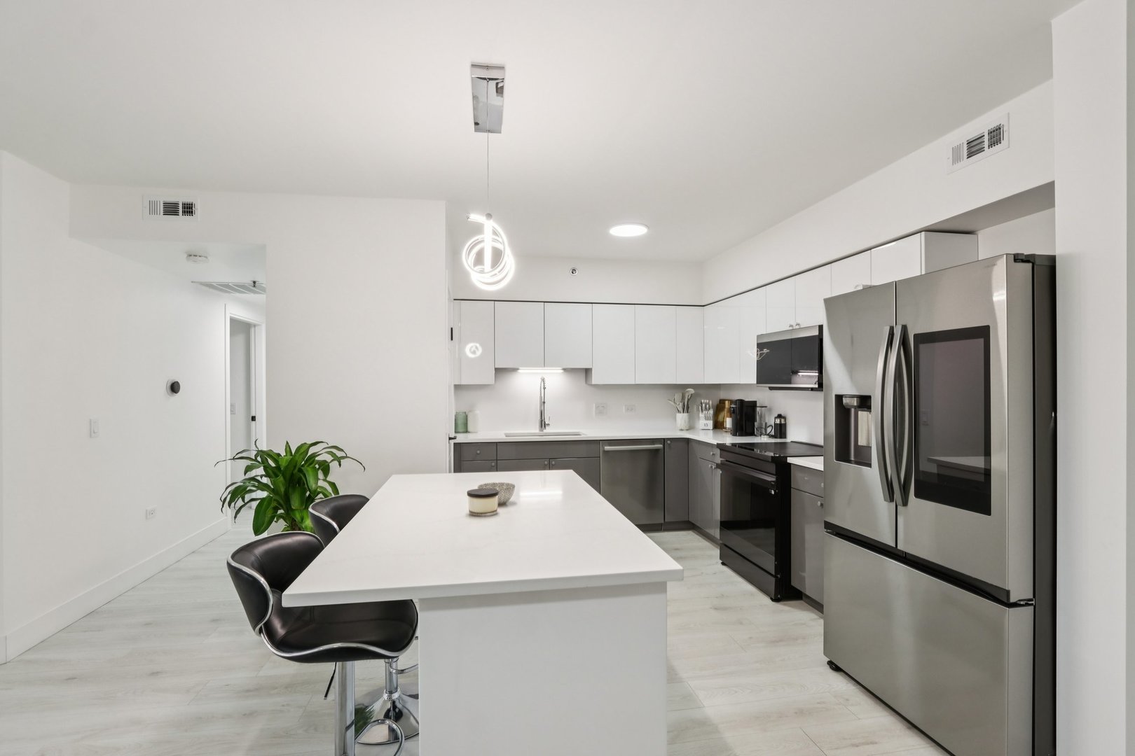 9864 LELAND Avenue Unit: 309