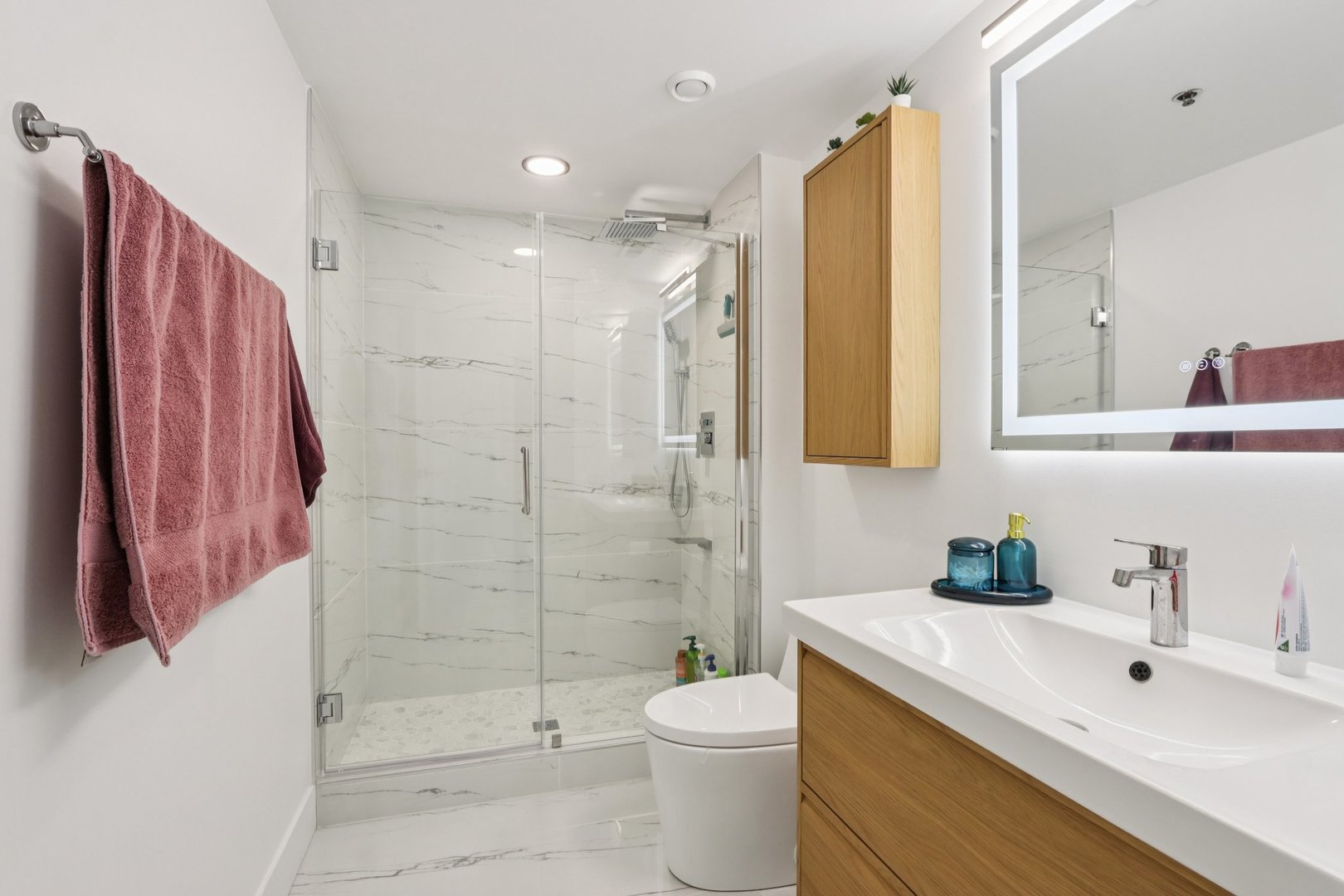 9864 LELAND Avenue Unit: 309