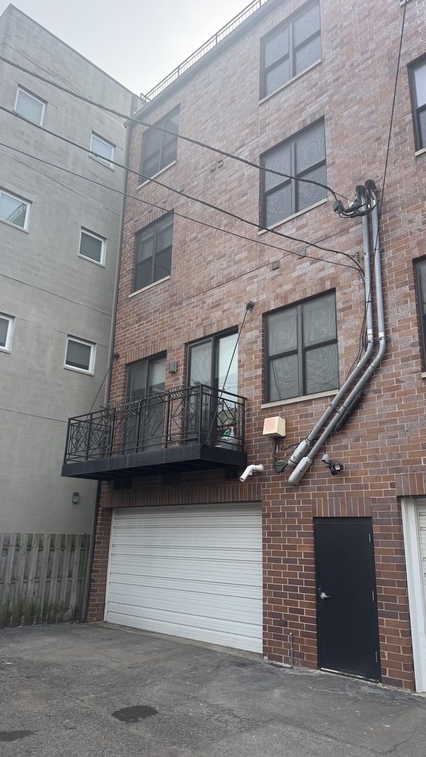2507 N MILWAUKEE Avenue Unit: 2N