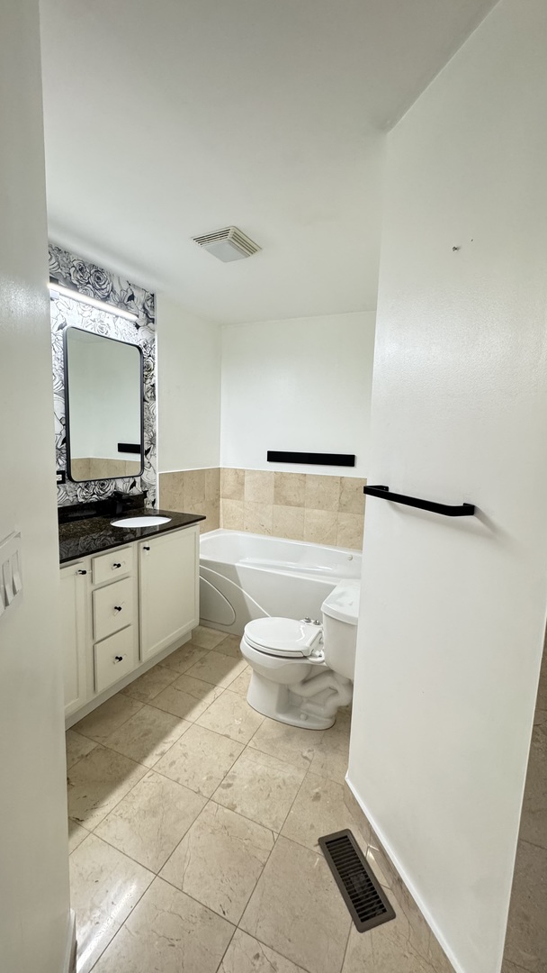 2507 N MILWAUKEE Avenue Unit: 2N