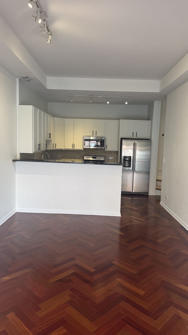 2507 N MILWAUKEE Avenue Unit: 2N