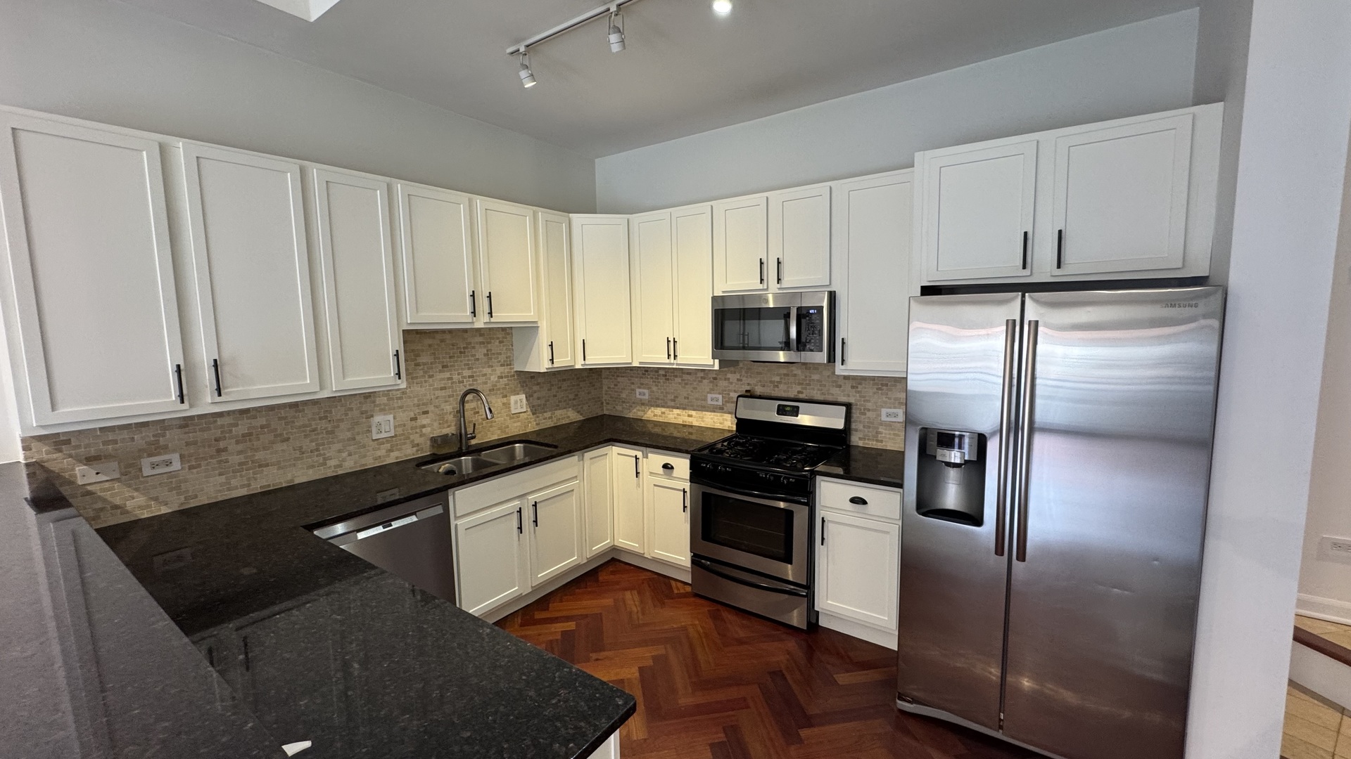 2507 N MILWAUKEE Avenue Unit: 2N