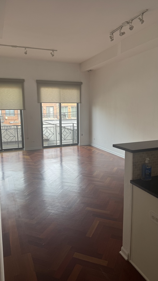 2507 N MILWAUKEE Avenue Unit: 2N