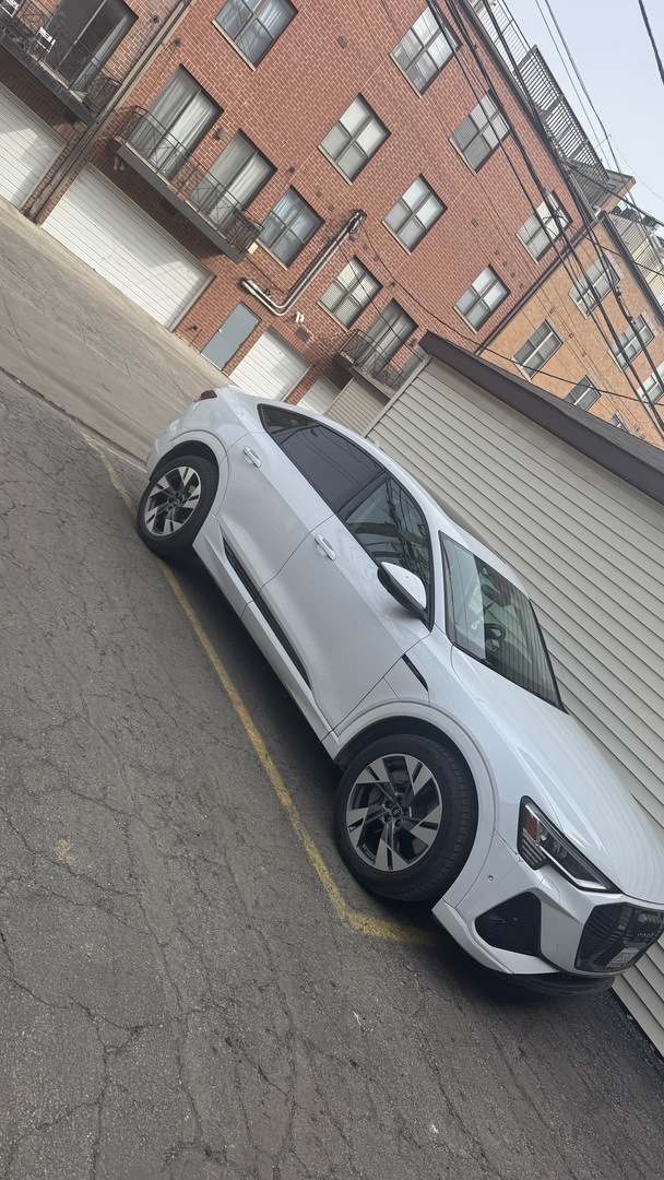 2507 N MILWAUKEE Avenue Unit: 2N