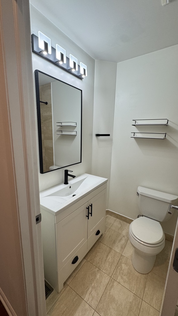 2507 N MILWAUKEE Avenue Unit: 2N