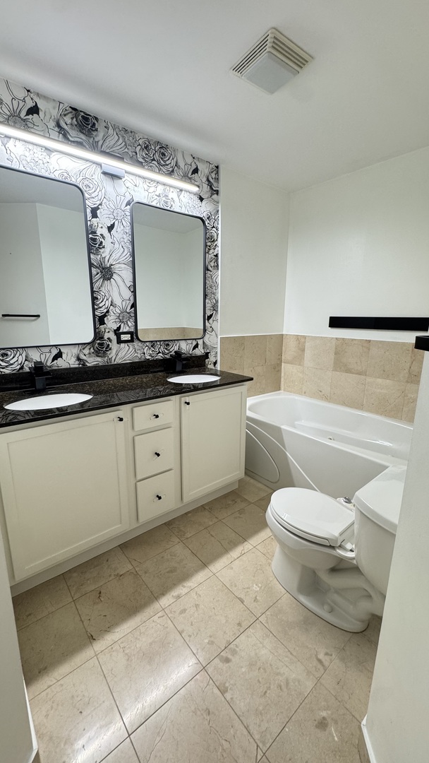 2507 N MILWAUKEE Avenue Unit: 2N