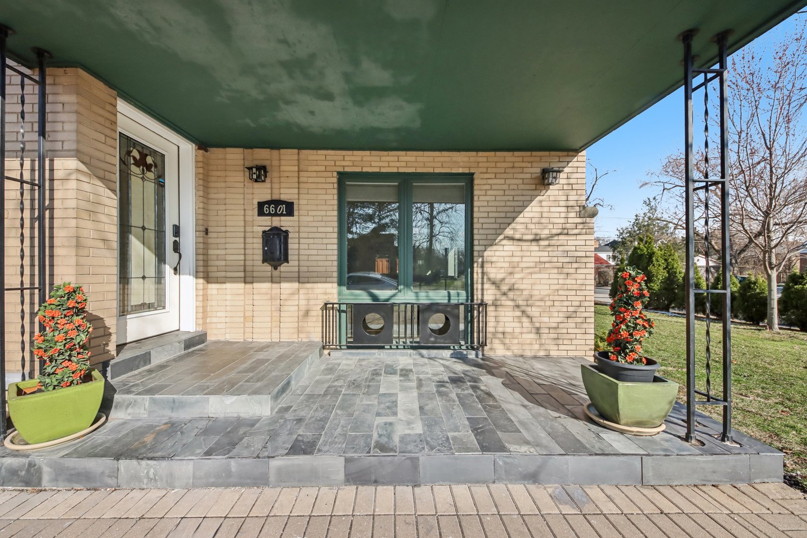 6601 N Trumbull Avenue