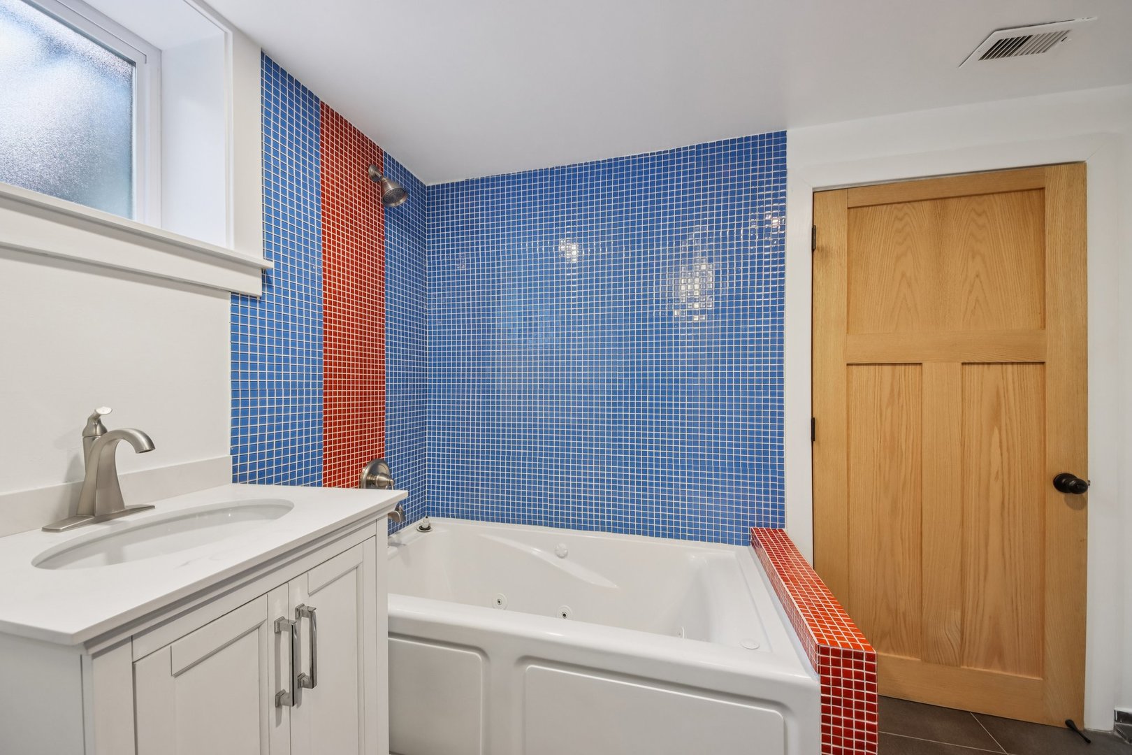 6601 N Trumbull Avenue