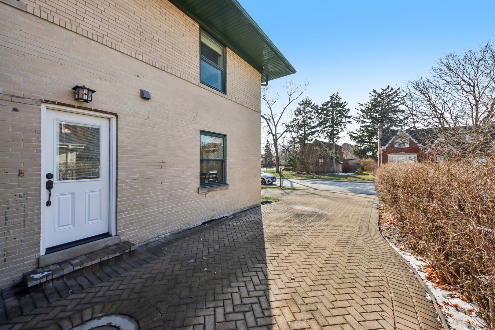 6601 N Trumbull Avenue