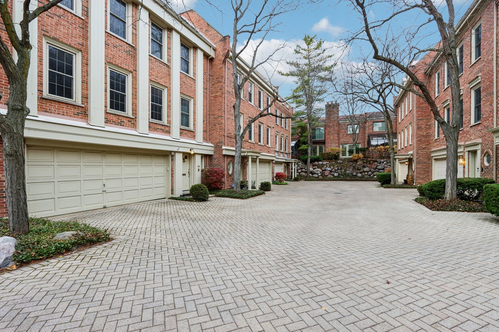 19 Landmark Avenue Unit: 19