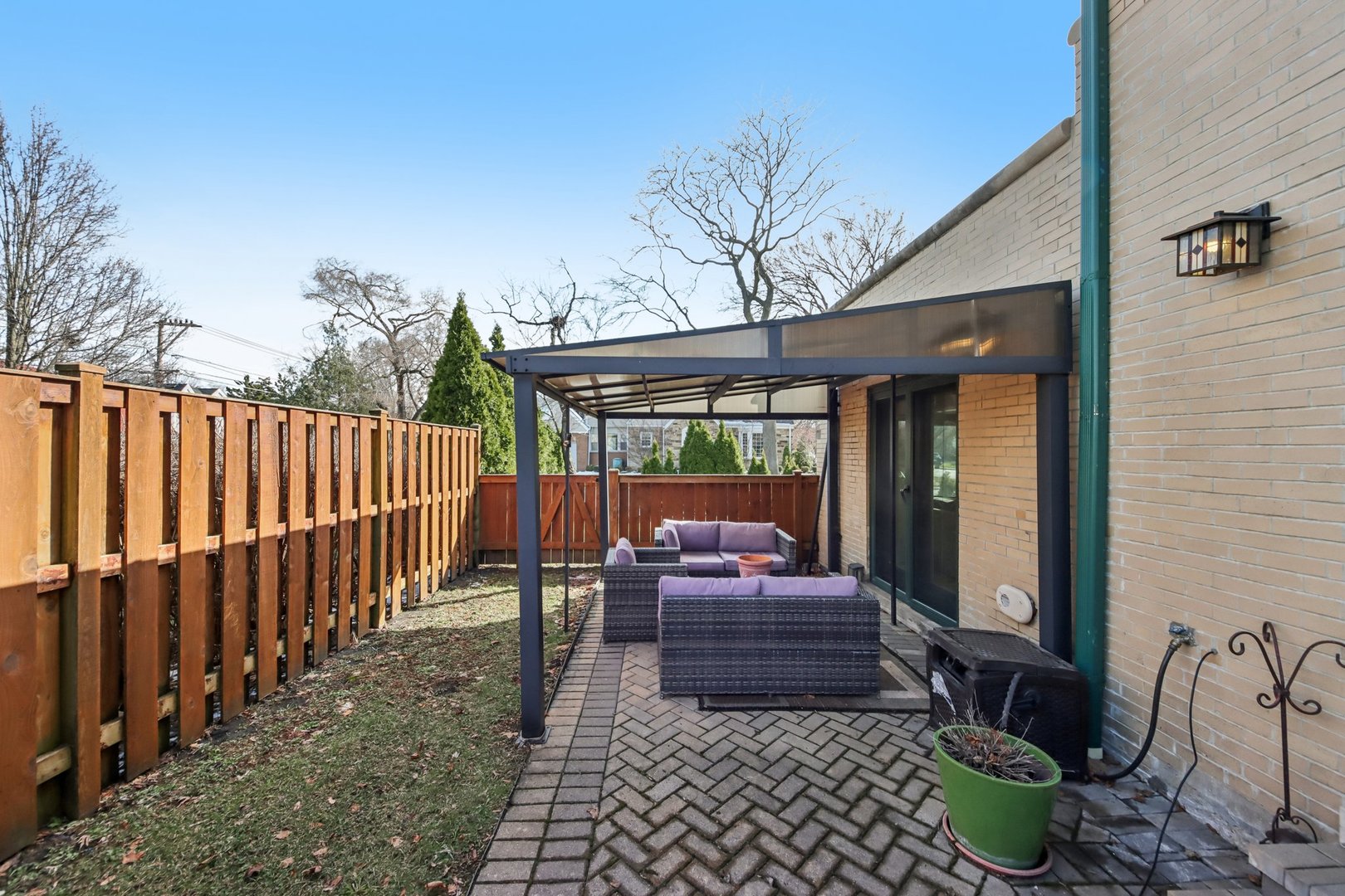 6601 N Trumbull Avenue